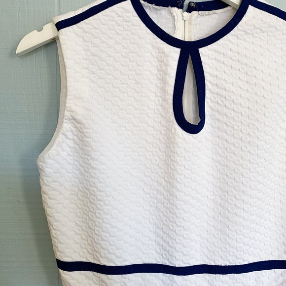 VINTAGE 70’s White & Navy Sleeveless Keyhole Dress - Picture 4 of 7